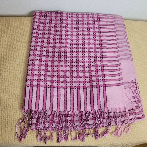 Pashmina pink abstract print scarf with fringe - Picture 4 of 5